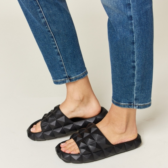 WILD DIVA Pyramid Stud Toe Band Footbed Sandals - Picture 3 of 5